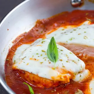 Suprema de pollo a la pizzaiola