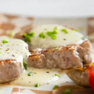 Escalopines de cerdo al roquefort