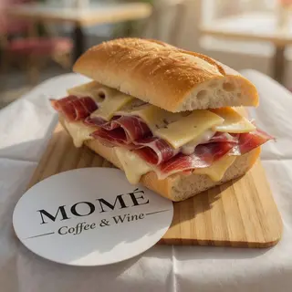 Bocadillo De Serrano Y Queso