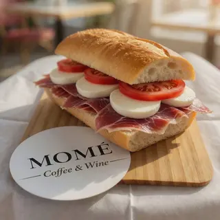 Bocadillo De Serrano, Mozzarella Y Tomate