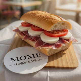 Bocadillo De Serrano, Mozzarella Y Tomate