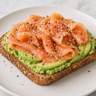 Tostada De Aguacate + Salmón + Semillas De Sésamo