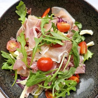 Ensalada De Prosciutto Y Mozzarella