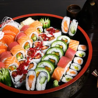 Combo 1 de sushi (40 pzs. + gyozas + rollitos de primavera)