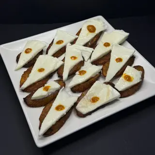 Tajadas Con Queso De Mano Y Picante