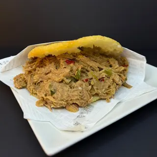 Arepa De Carne Mechada  (1 Ud.)