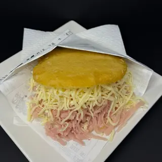 Arepa De Jamón Y Queso (1 Ud.)
