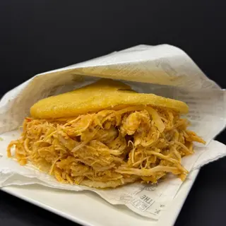 Arepa De Pollo Mechado (1 Ud.)