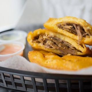 Empana de carne mechada