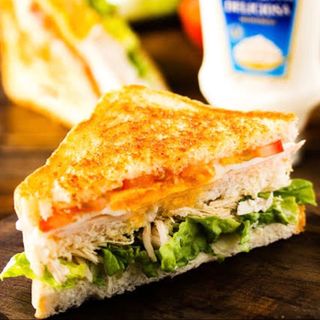 Sándwich De Pollo Desmenuzado