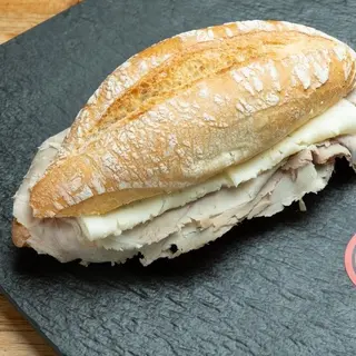 Bocadillo De Pata Asada
