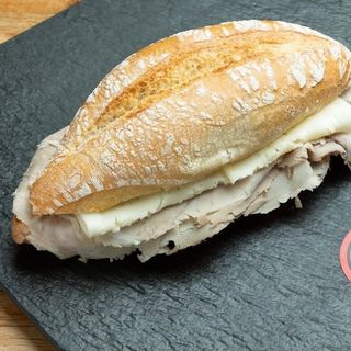 Bocadillo De Pata Asada