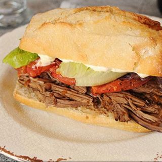 Bocadillo De Carne Mechada