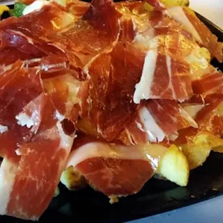 Huevos Rotos Con Patatas Y Jamón