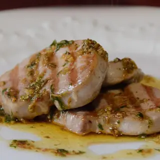 Solomillo De Cerdo Con Vinagreta De Piñones