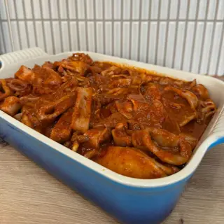 Potas En Salsa con papas arrugadas