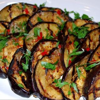 ბადრიჯანი ნივრით