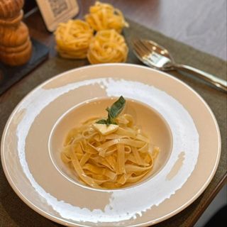 სპაგეტი კარაქის სოუსით