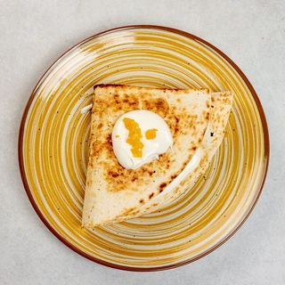 Quesadilla con carne asada