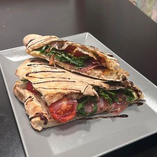 Panuozzo pizza sandwich Royal Herald