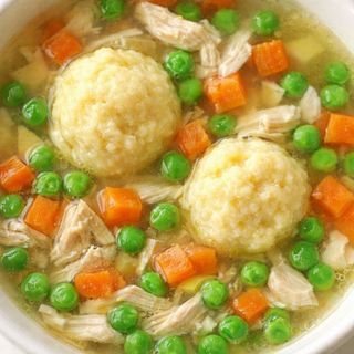 Pileća ragu juha s noklecima