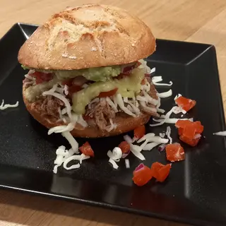 Goveđa Birria Torta