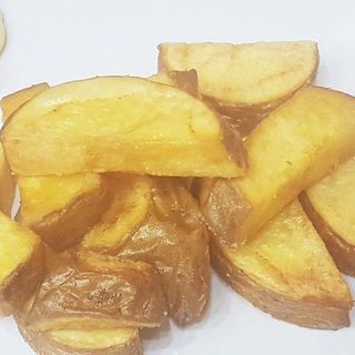 Patate fritte con buccia