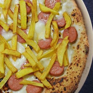 Pizza würstel e patatine fritte 