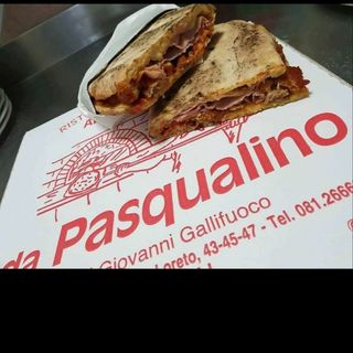 Provola, melanzane arrostite e prosciutto crudo