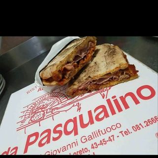 Provola, salsiccia e peperoni