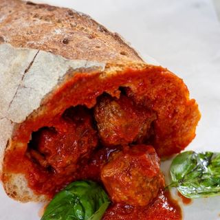 CUZZETIELLO CON POLPETTE AL RAGU'