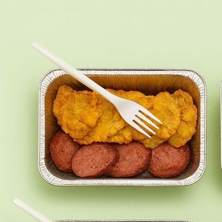 Platano frito con salami