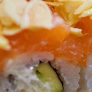 Uramaki sake fry roll