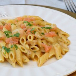 Penne con gamberi e salmone
