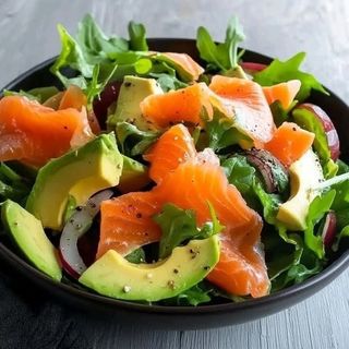 Insalata mista al salmone