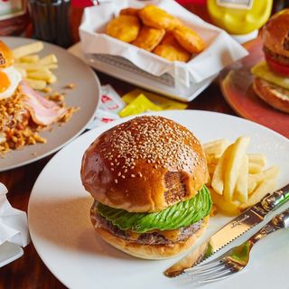 Street smash, fried chicken, nuggets 3 pezzi, patatine, bibite