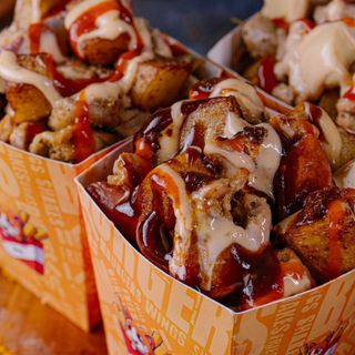 Meat boper, fried rice, bibite