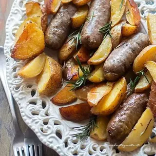Salsiccia con patate al forno 2 pezzi