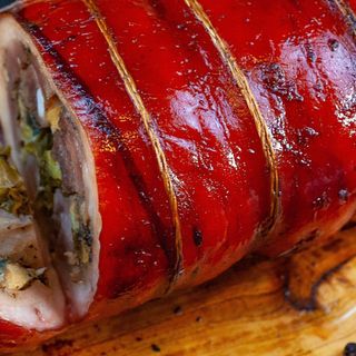 Porchetta di ariccia arrosto con finitura alla brace