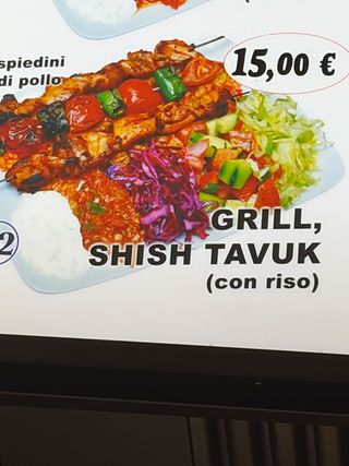 Shish Tavuk Con Riso E Insalata