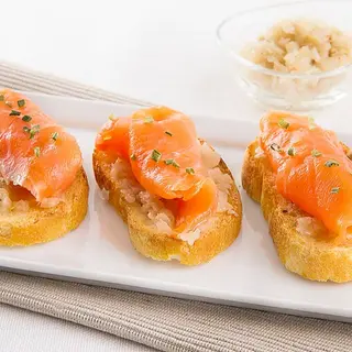 Bruschette al salmone
