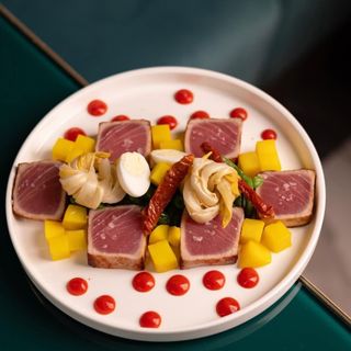 Tonno scottato alla nizzarda