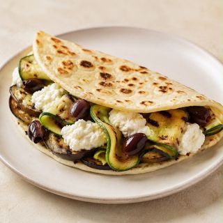 Zucchine, melanzane, ricotta di pecora locale e olive