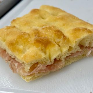 Focaccia prosciutto crudo