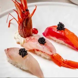 12 Tre nigiri misti