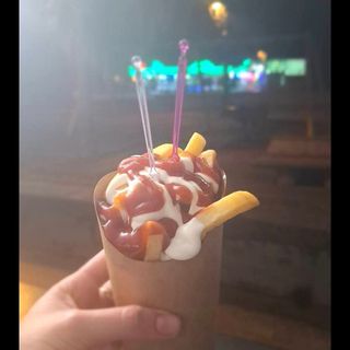 Patatine fritte ketchup maionese