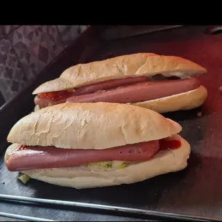 4)Würstel ketchup maionese