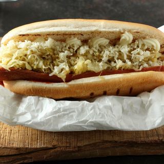 Würstel crauti tabasco ketchup maionese