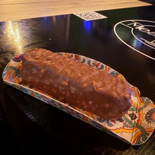 Tronchetto arachidi e caramello salato