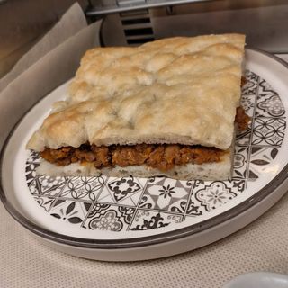 Focaccia al ragù bolognese 